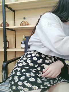 爱吃洋肠的19岁留学生上下两张嘴都要吃，逼逼都被干肿了～