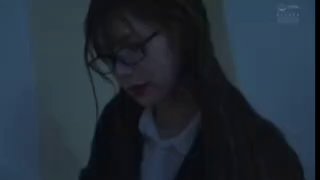 还在上课已经忍不住了让女同事先帮我口一会 下课直接奔酒店 完美露脸